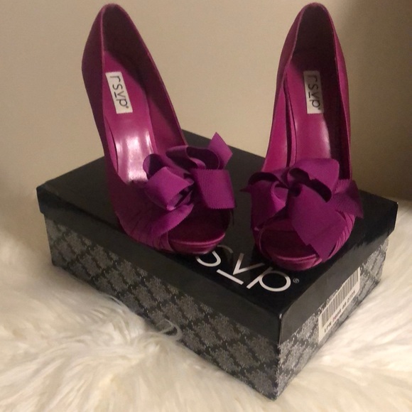 Bows make every heel better! - Picture 3 of 3